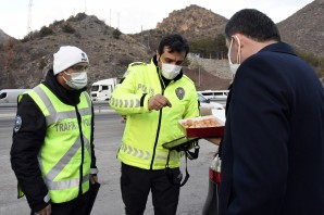 AK Parti’den polis teşkilatına destek ziyareti