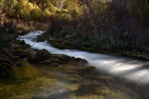 Kırk gözeli Tomara Şelalesi sonbahar mevsiminde ayrı bir güzel