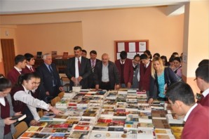 Kelkit Anadolu Lisesi Kütüphanesine Bin Kitap