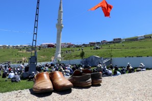 560 yıllık Kadırga camiinde namaz kılmanın huzurunu yaşadılar