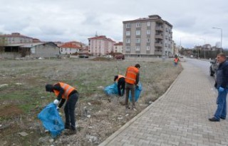 Kelkit Belediyesi’nin temizlik ekipleri sahada