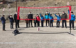 Köylerdeki çocuklar Badminton ile tanışıyor