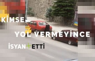 Kimse yol vermeyince isyan edip geri döndü