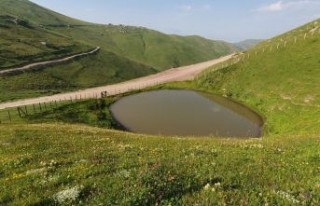 Dumanlı Dipsiz Göl’den eşsiz manzaralar