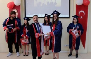 Turizm Fakültesi’nde mezuniyet coşkusu