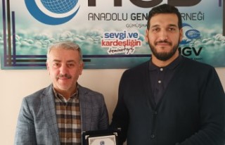 Anadolu Gençlik Derneği'nde bayrak değişimi