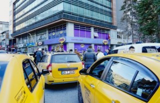 Gümüşhane’de taksiciler yeni hat ihalesini protesto...