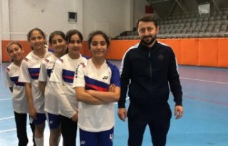 Tekke Ortaokulu Badminton’da bir ilki başardı