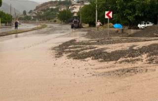 Gümüşhane’de sağanak yağışın ardından trafikte...