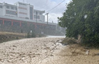 Şiran ilçesinde sağanak yağış sele neden oldu