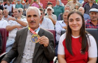 Annesine verdiği sözü tuttu bilek güreşinde dünya...