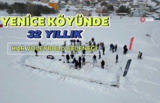 Gümüşhane’nin Yenice köyünde kar voleybolu...