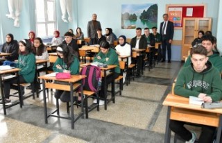 Vali Baruş, Sosyal Bilimler Lisesi’nde incelemelerde...