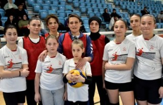 Gümüşhane’de anneler ve kızları voleybol maçında...