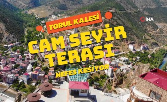 Torul Cam Seyir Terası manzarası ve nefes kesen 240 metrelik yüksekliğiyle ziyaretçilerini bekliyor