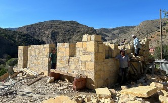 Taş ev usta sayısı günden güne azalıyor