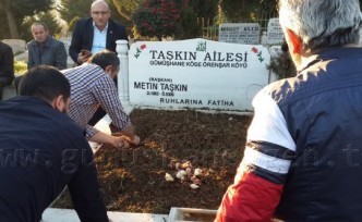 Taşkın mezarı başında anıldı