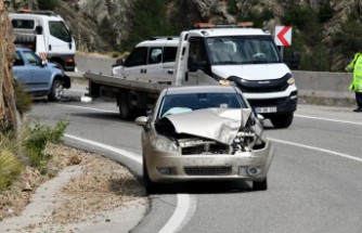 Kürtün yolunda 3 aracın karıştığı kaza: 4 yaralı