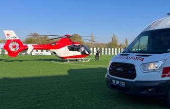 Boğazına fındık kaçan çocuk ambulans helikopterle sevk edildi 