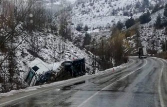 Gümüşhane’de tanker ve tır çarpıştı: 1 yaralı