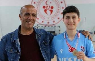 Futsal Gençler Grup müsabakaları heyecan dolu maçlara sahne oldu