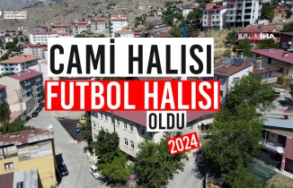 Çocukların ilgisi artsın diye cami halısı futbol sahası oldu